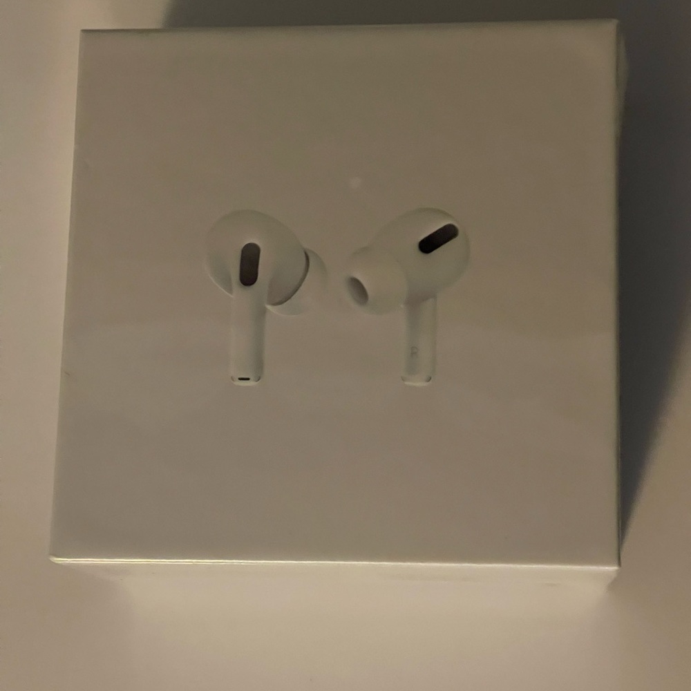 COPY - Apple AirPods Pro with Wireless Charging Case